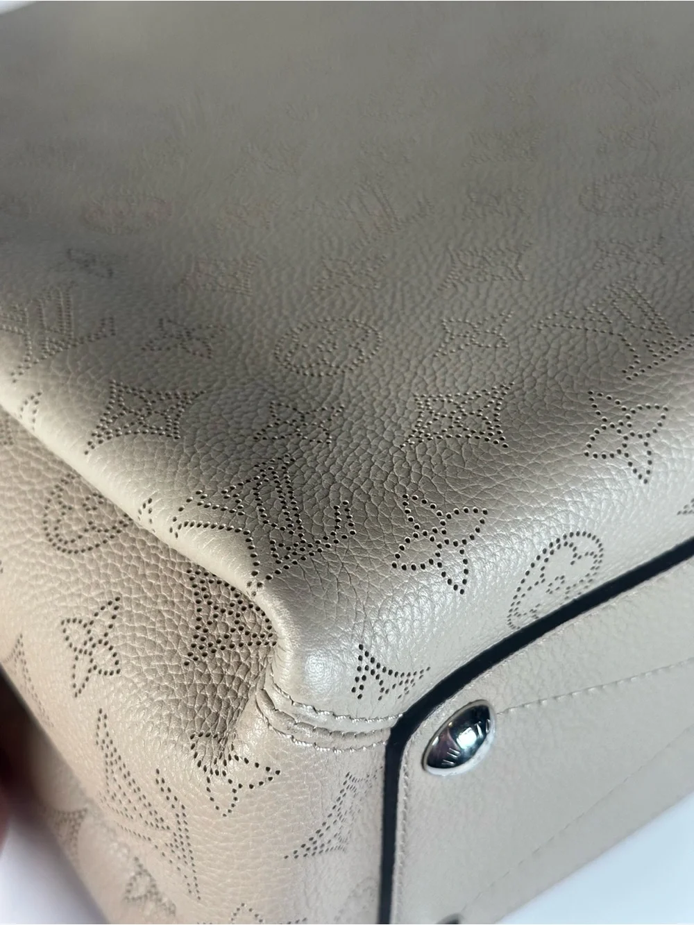 Authentic Louis Vuitton Mahina Babylone PM Bucket Bag